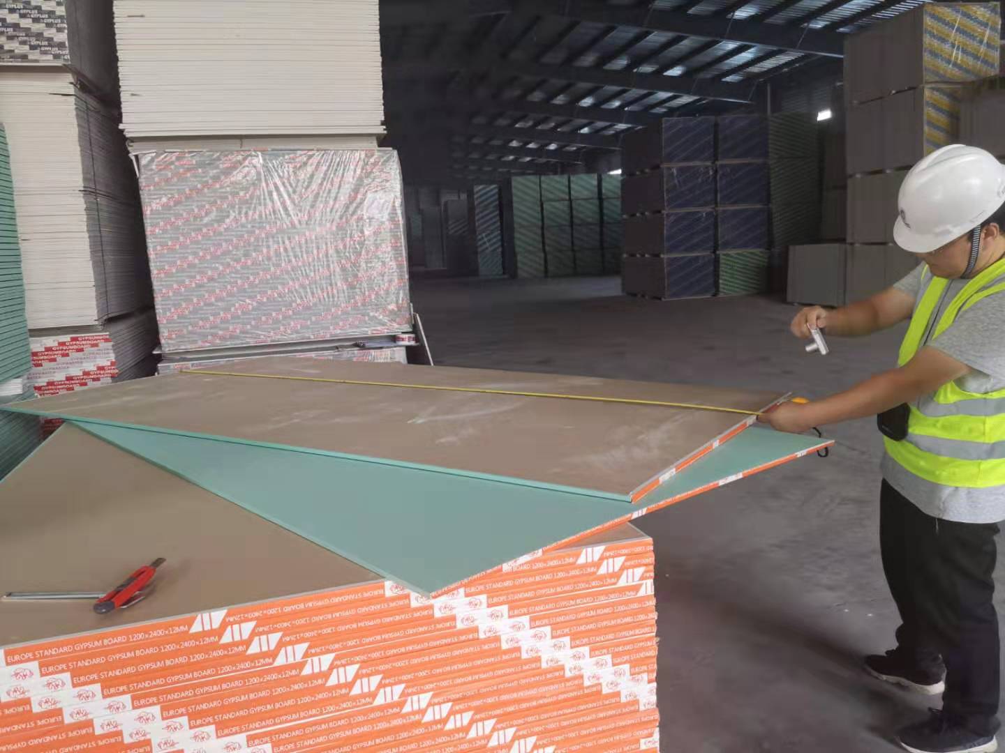 Moisture Resistant Gypsum Board Gypsum Plasterboard For Ceiling Decoration